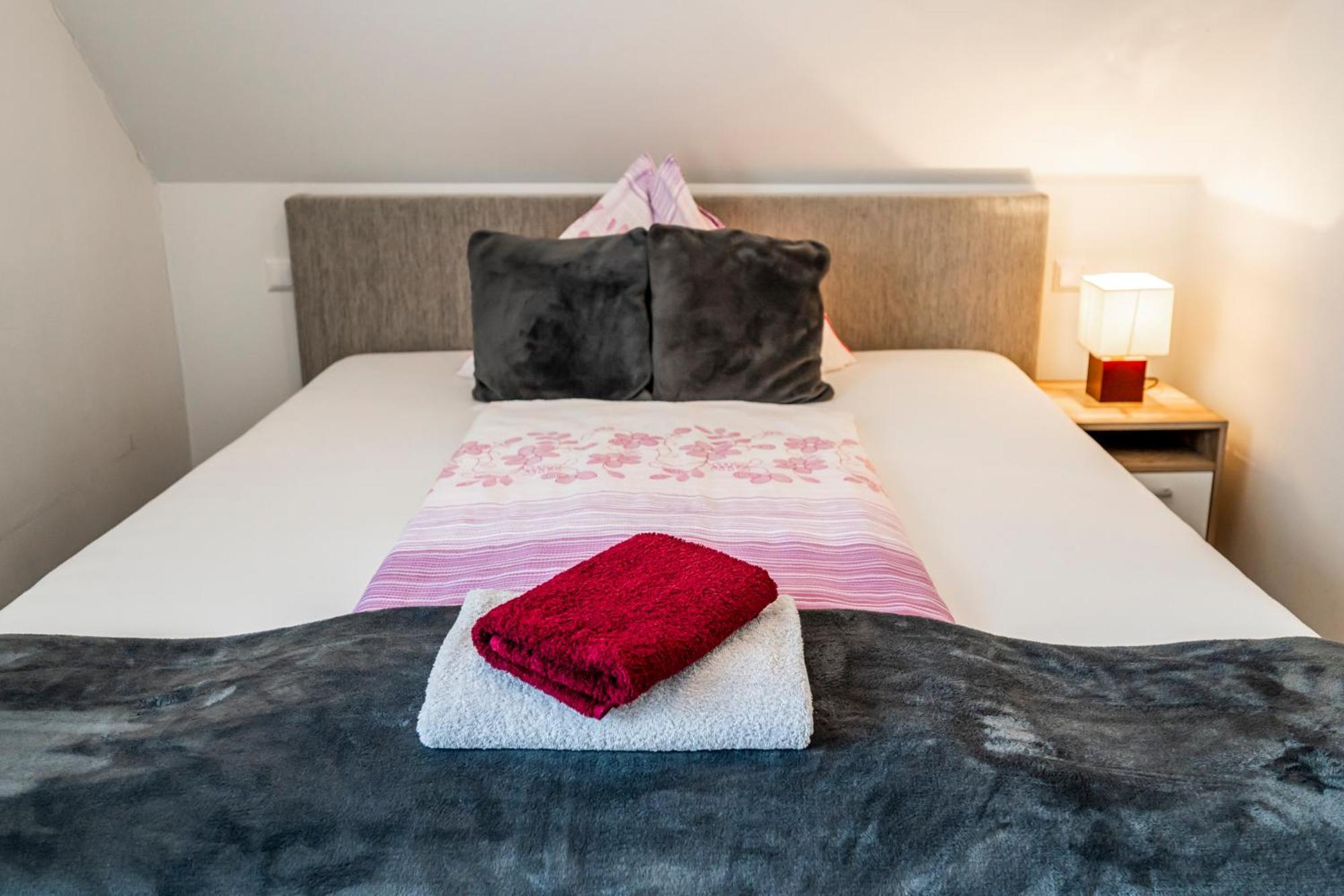 Die Schlafstube - Bed & Breakfast Zeltweg Exterior foto